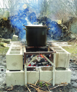 cinter blocks arranged around a rack to make a quick wood-burning stove